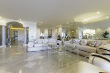 Apartamento en Marbella - Luxury beachfront apartment with private pool in Puerto Banus