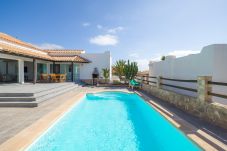 Villa in Caleta de Fuste - Villa Lobos with Private Swimming Pool - HomeForGuest 